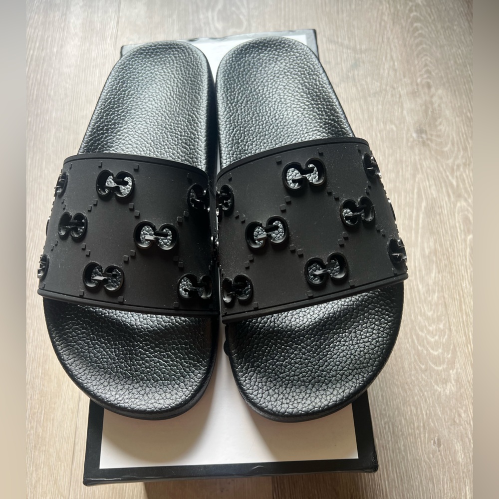 Black Gucci Logo Rubber Slides